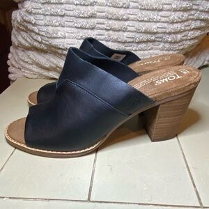 NWOT TOMS black slip-on mules - size 7.5